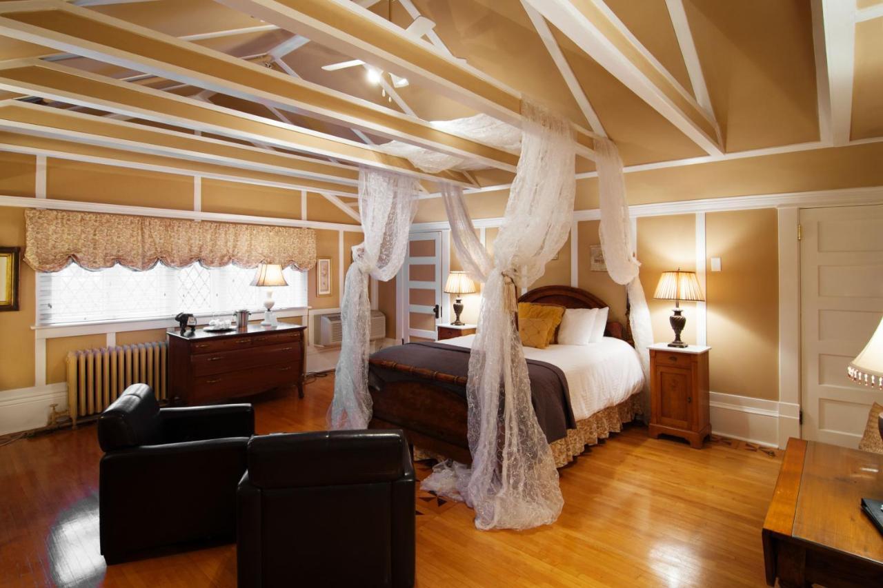 Bed and Breakfast Leaside Manor Сент-Джонс Экстерьер фото