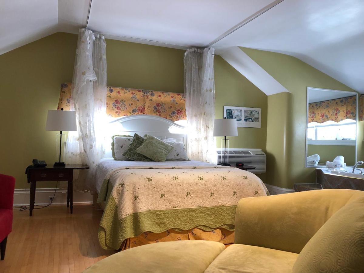 Bed and Breakfast Leaside Manor Сент-Джонс Экстерьер фото